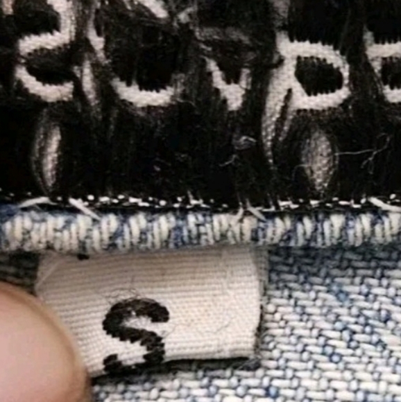 Silkscapes Women's Embroidered Travel The World Blue Jean Jacket Size Small Vtg - Picture 14 of 16